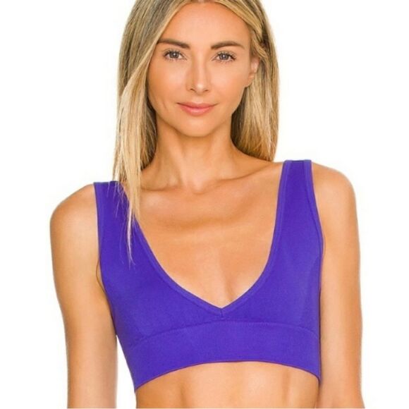 WeWoreWhat Other - WeWoreWhat Sapphire Blue Seamless V Neck Sports Bra Top Size L